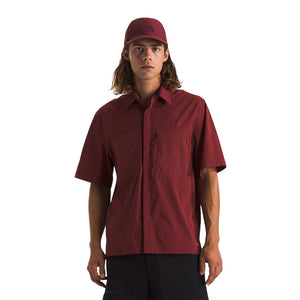 Camisa Hike Lightrange para hombre color vino