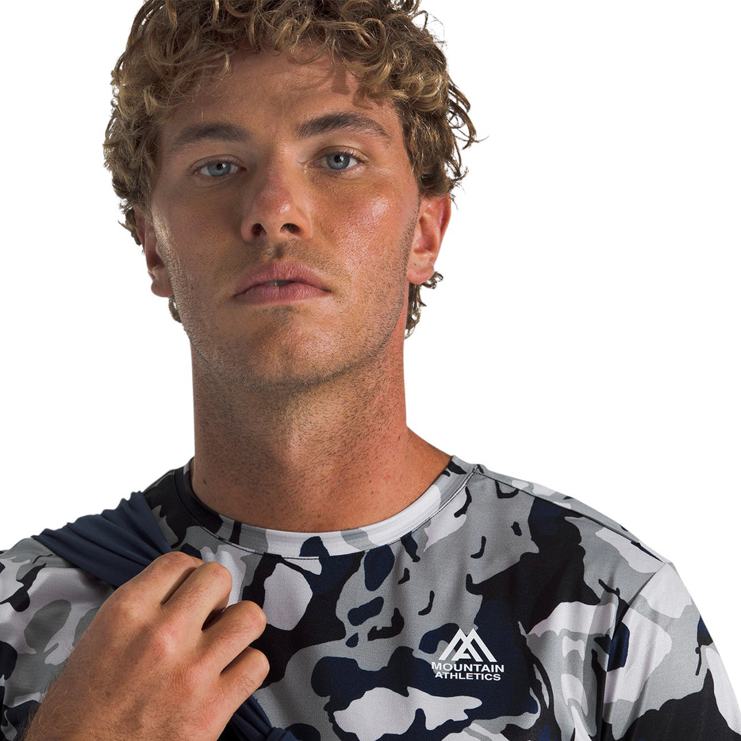 Camiseta Tee Aop para hombre color gris y negro